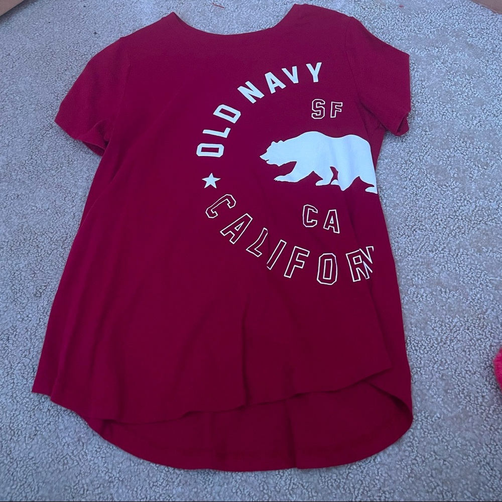 I’m selling an old shirt that was never worn so it’s in good condition!